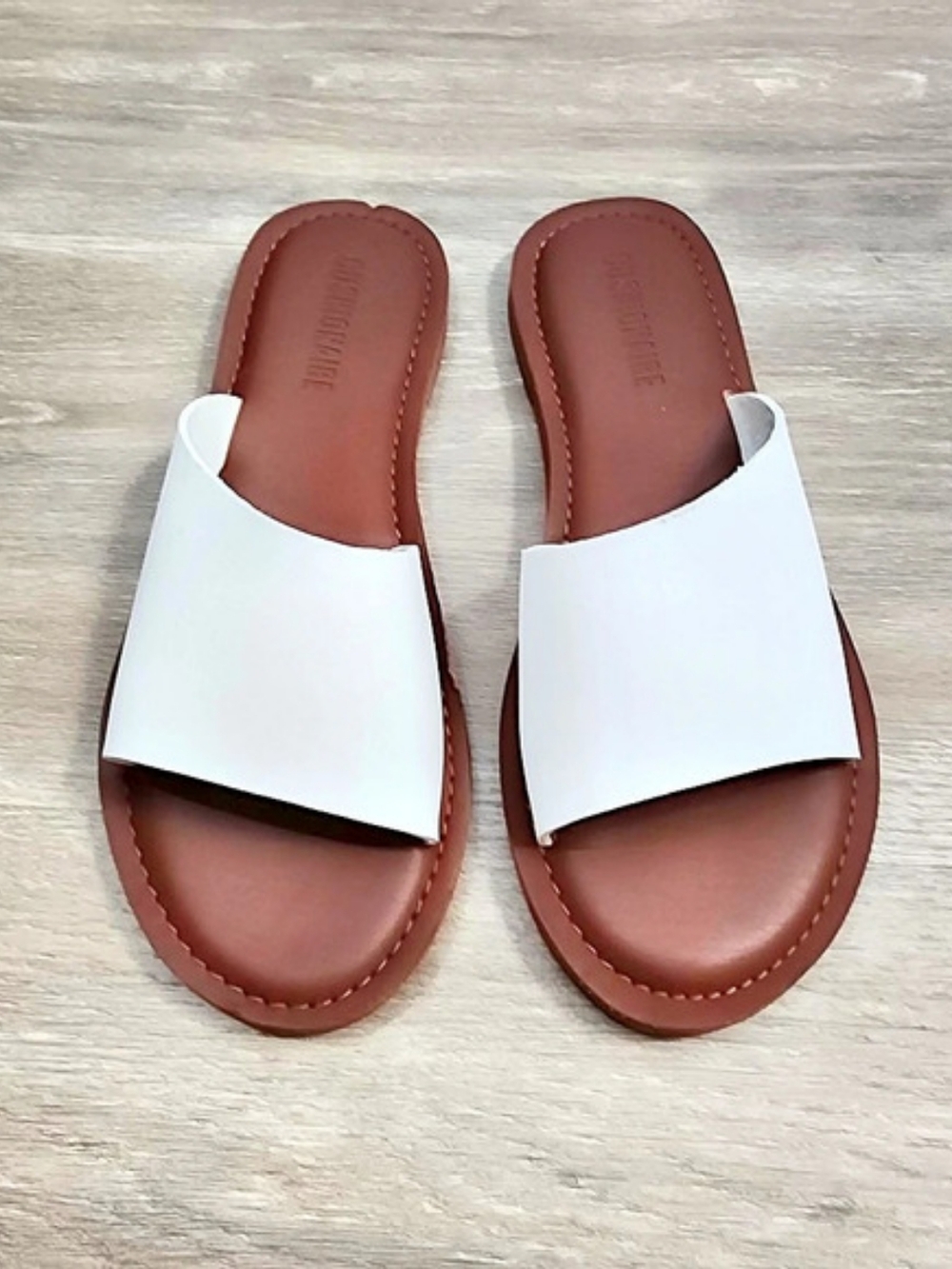 Cushionaire White & Brown Slide Sandals Like New